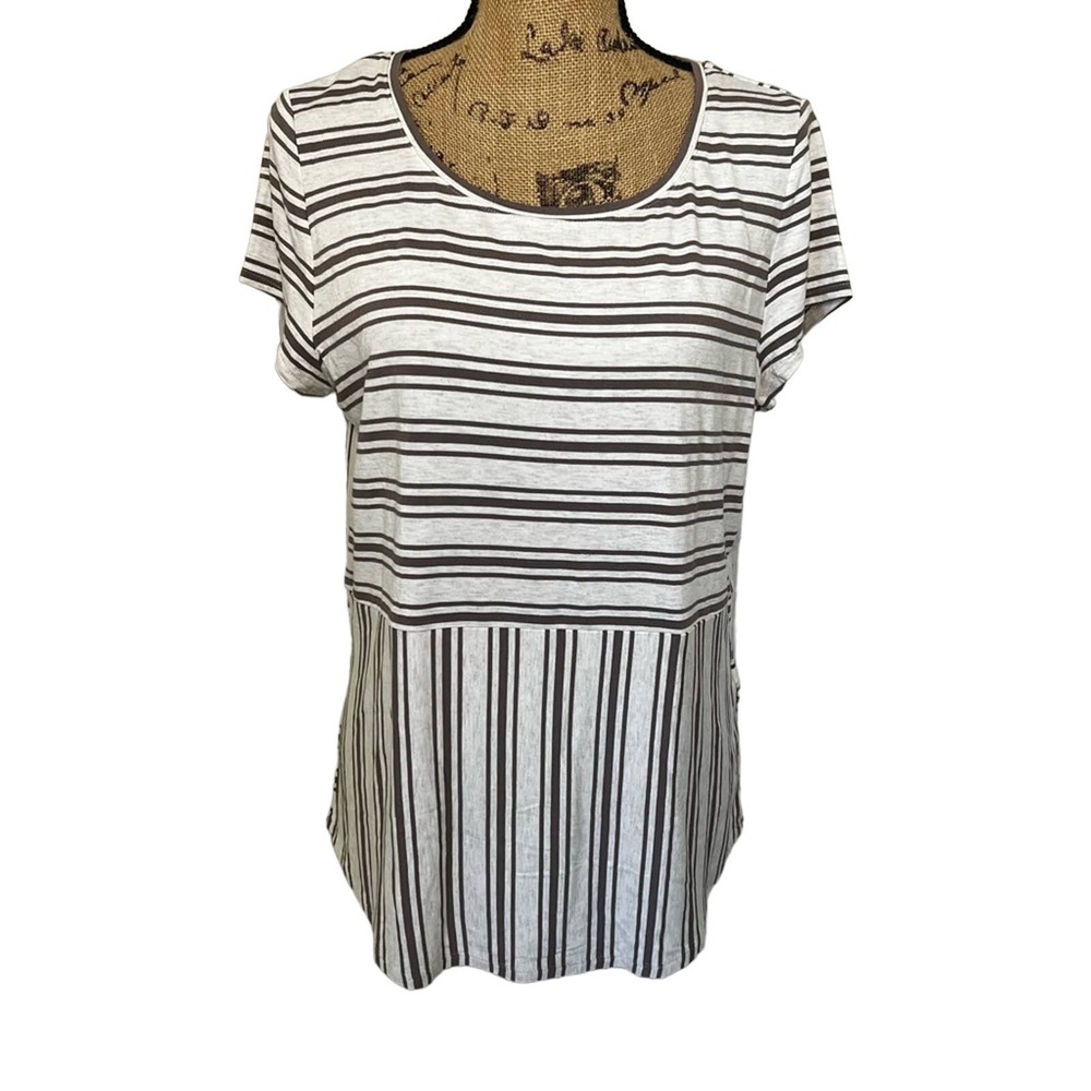 Chicos  Short Sleeve Top Size 1 Medium